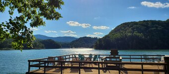 Lakefront on Norris. Spectacular Views! Tram to 1000+ sqft dock! 5 Wooded Acres.