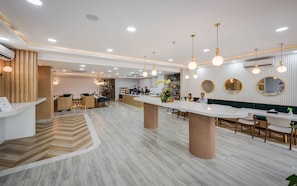 Coin salon dans le hall