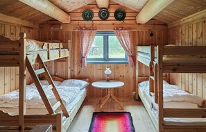 2 bedrooms, travel cot, bed sheets