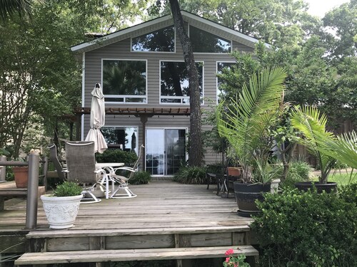 2 Steps SE of Dallas   Waterfront 4 Bedroom 2 Bath  Sleeps 12   2400 sq ft  