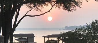 2 Steps SE of Dallas Waterfront 4 Bedroom 2 Bath Sleeps 12 2400 sq ft
