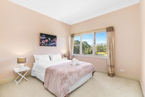 10 bedrooms, iron/ironing board, WiFi, bed sheets
