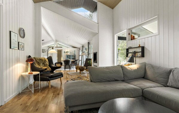 Living area - Beautiful home in Ebeltoft with sauna (Ebeltoft)