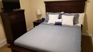 3 bedrooms, desk, iron/ironing board, free WiFi