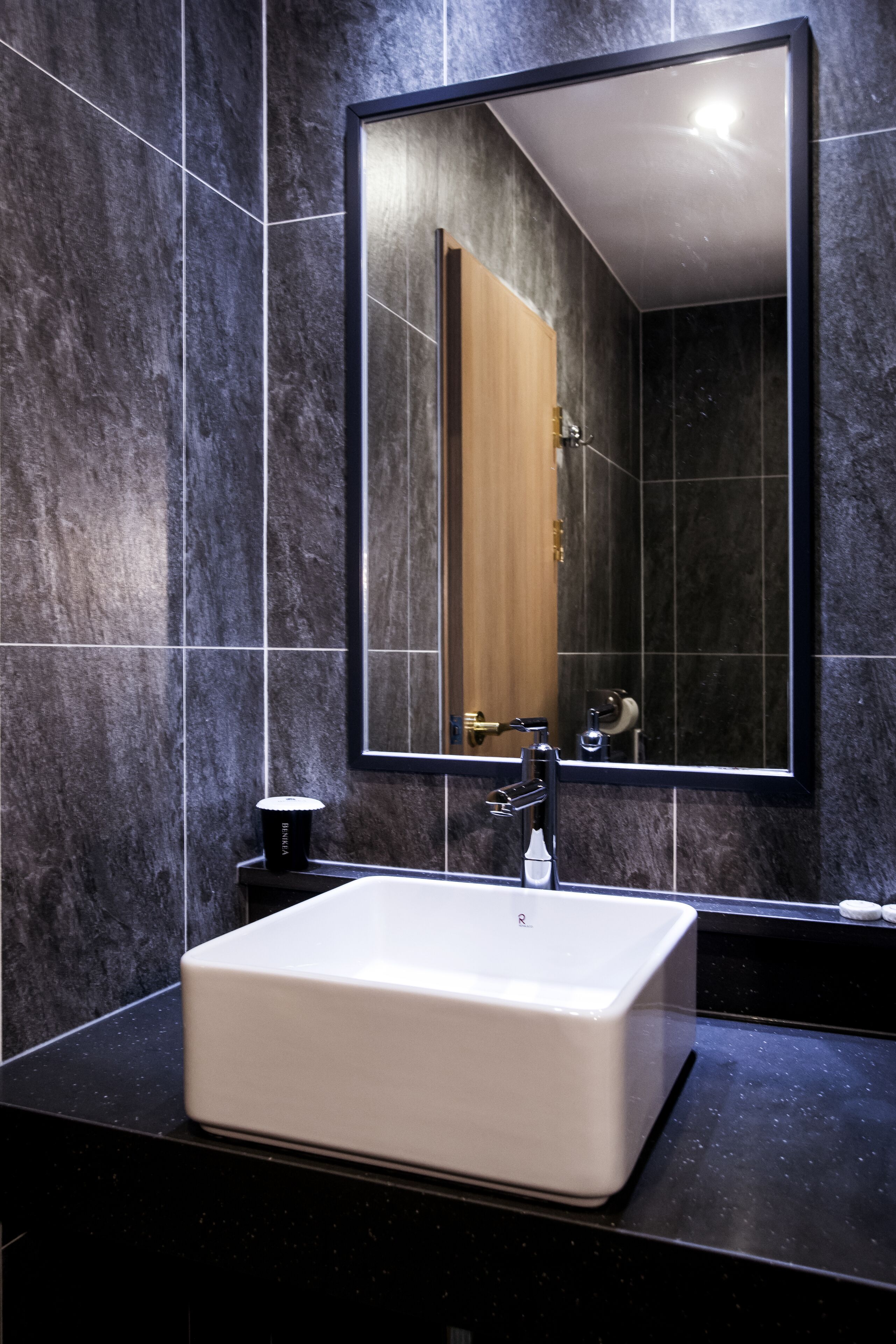 twin room | bathroom sink