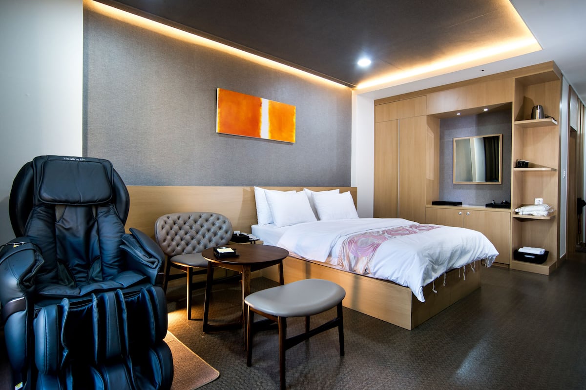 Deluxe Double Room | Desk, laptop workspace, soundproofing, free WiFi