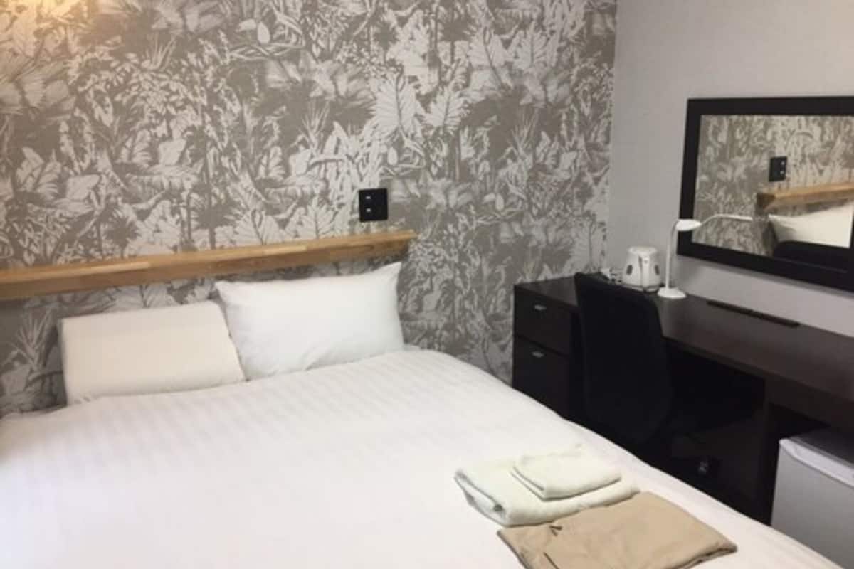 standard room | blackout curtains, free wifi, bed sheets