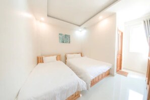Minibar, desk, free WiFi, bed sheets - Hoang Mai Hotel (Da Lat)