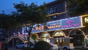 المنشأة من الخارج