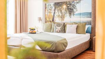 1 bedroom, in-room safe, desk, travel cot