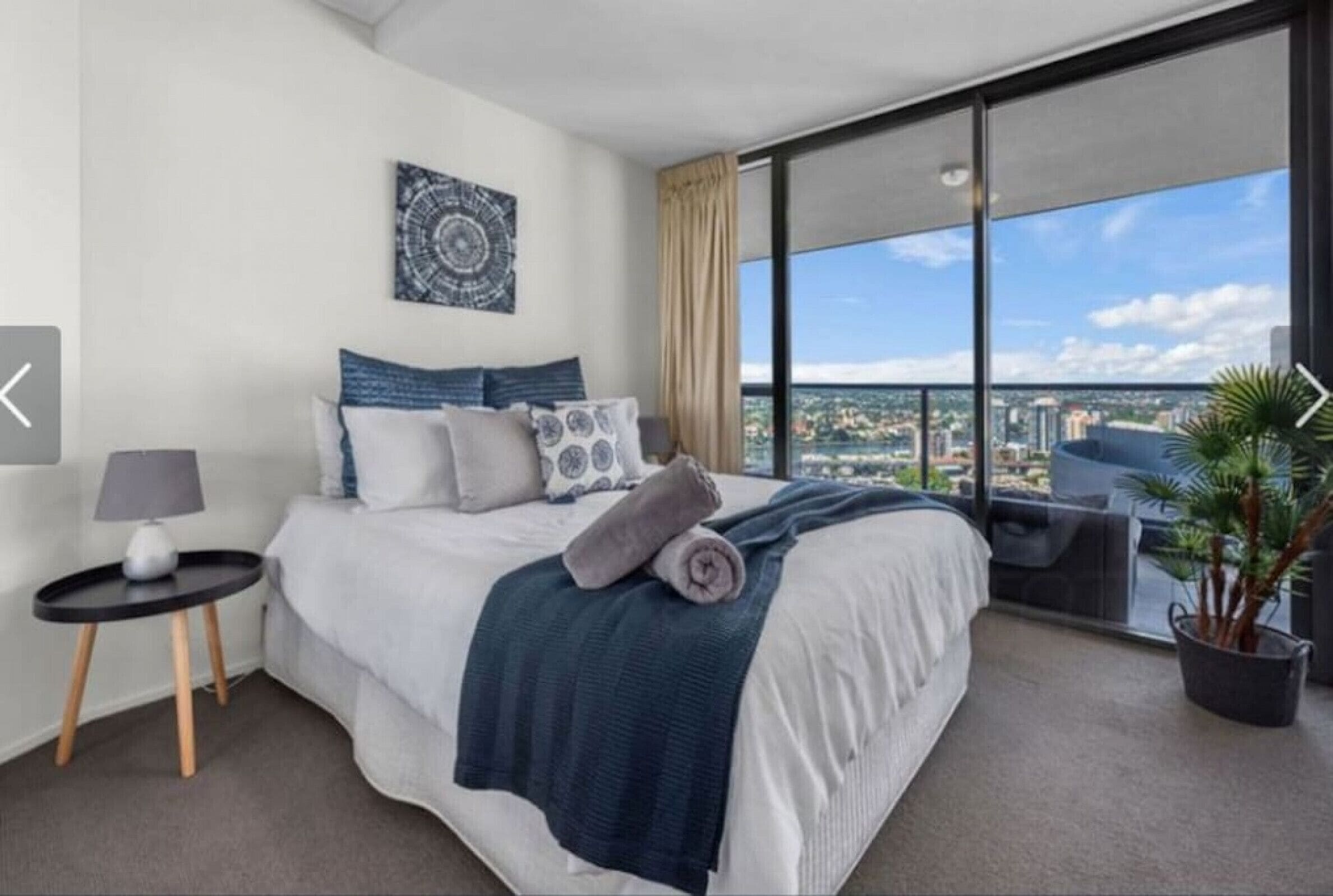 2 bedrooms, desk, iron/ironing board, WiFi