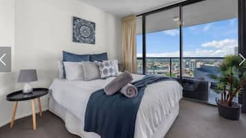2 bedrooms, desk, iron/ironing board, WiFi