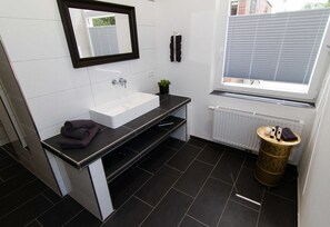 Unclassified image, 3 of 20, button