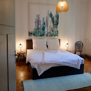 3 soverom, skrivebord, reiseseng for barn og wi-fi