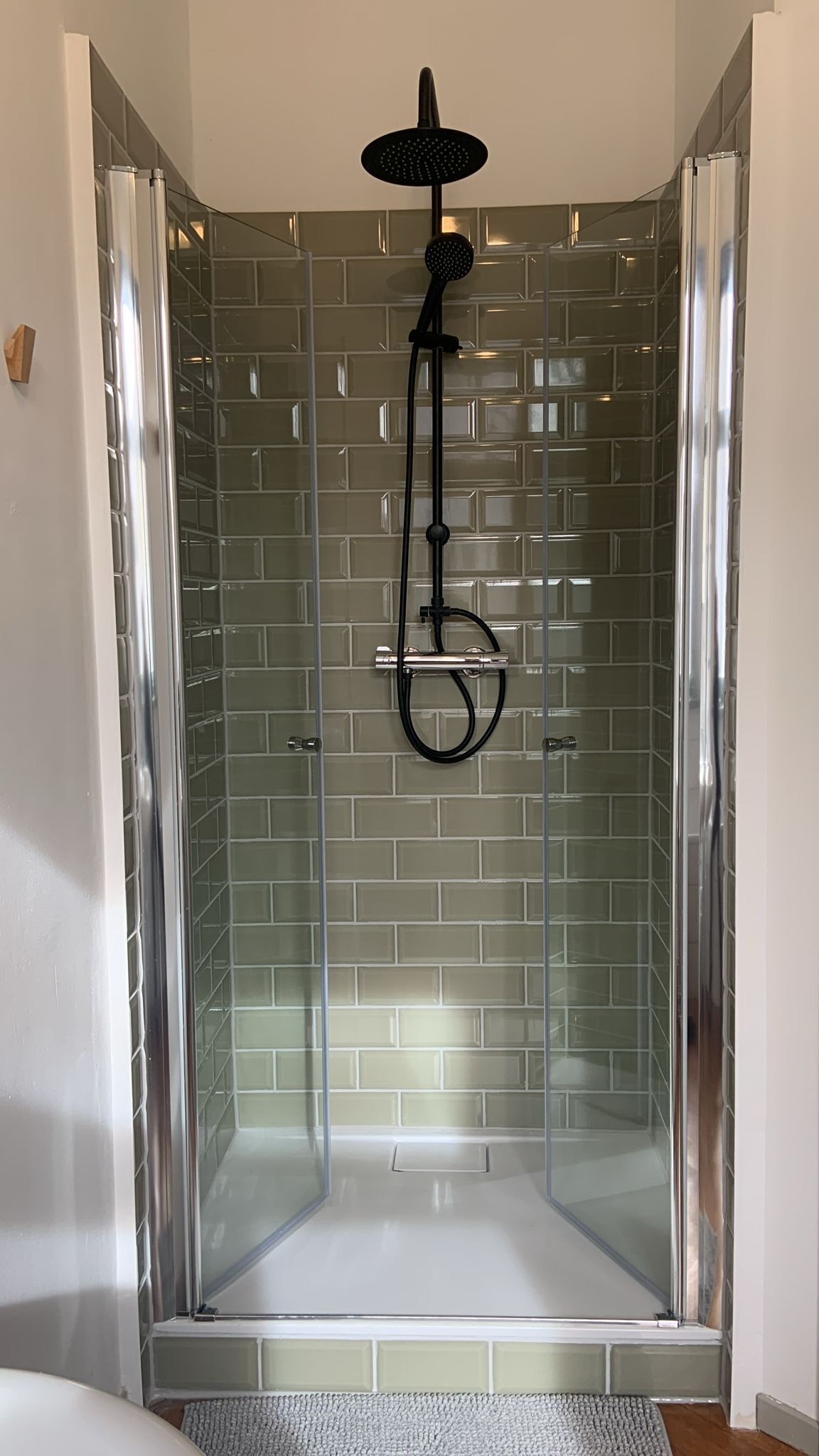 Dusche, Handtücher, Toilettenpapier