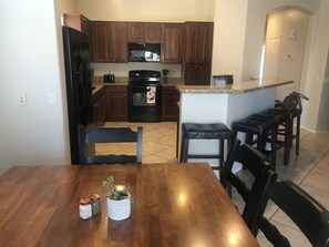 Dining - Cute, Clean & Comfortable in the Best Community! (Gilbert)