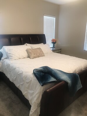 3 bedrooms, iron/ironing board, WiFi, bed sheets - Cute, Clean & Comfortable in the Best Community! (Gilbert)