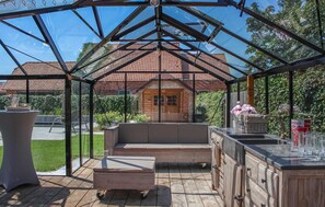 Terrace/patio - Amazing home in Diksmuide (Diksmuide)