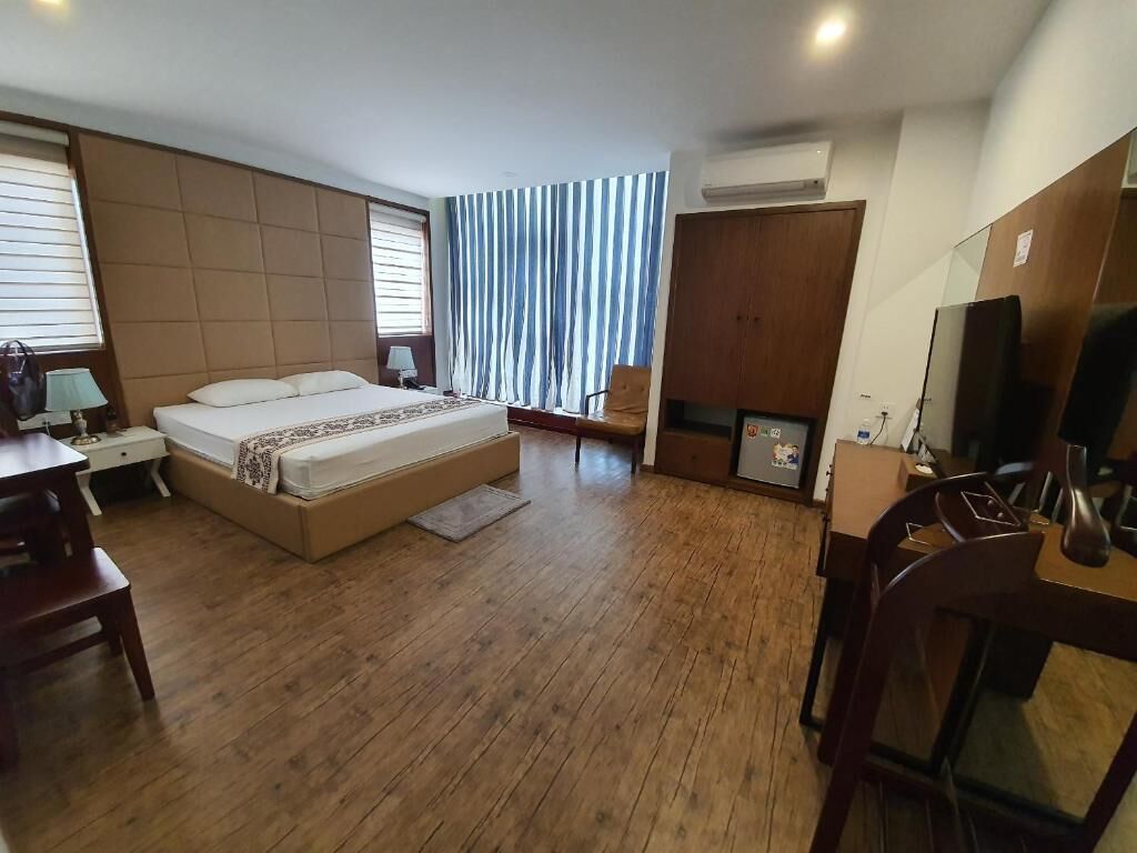 minibar, desk, blackout curtains, soundproofing