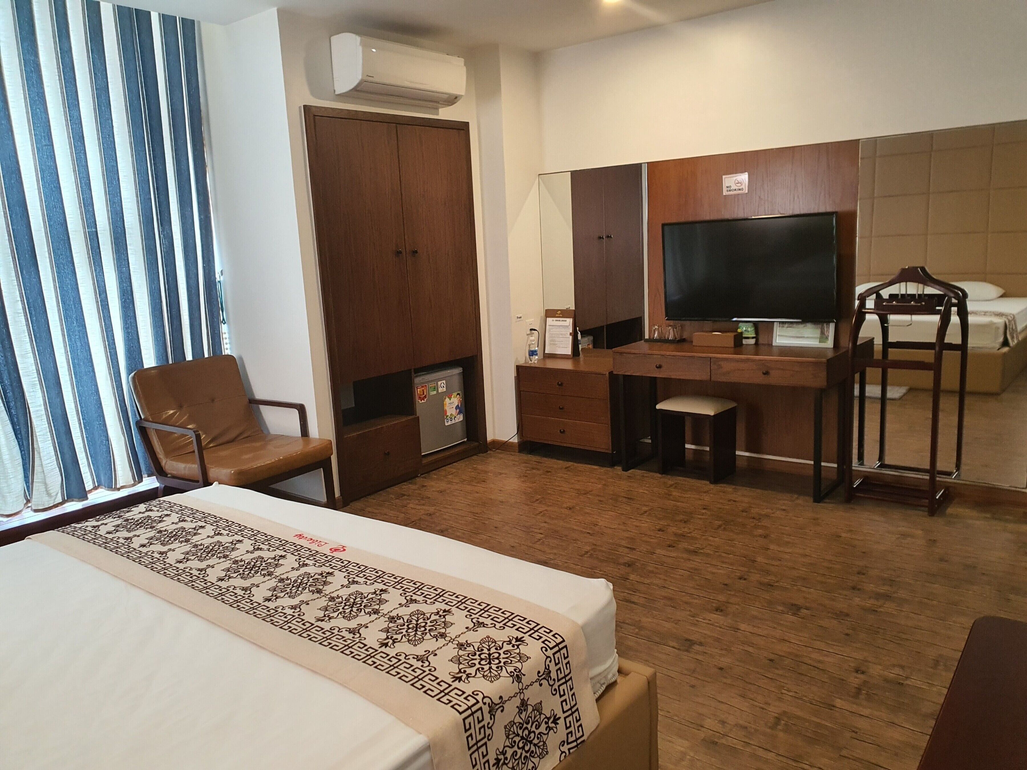 luxury double room | minibar, desk, blackout curtains, soundproofing