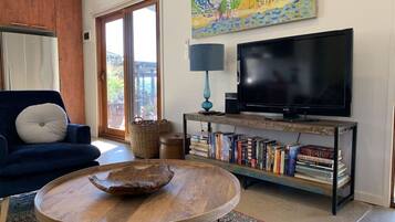 Smart-TV, Videospiele, DVD-Player, Bücher