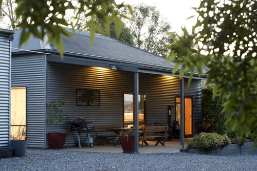 Pet friendly rural escape for couples & families