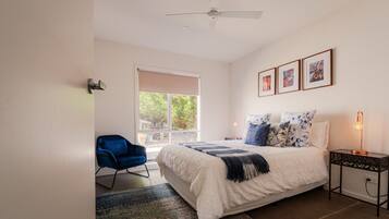 2 soveværelser, skrivebord, strygejern/strygebræt, weekendseng