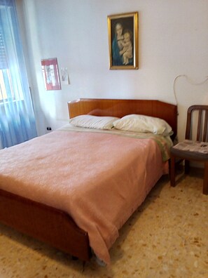 2 habitaciones, tabla de planchar con plancha, wifi y ropa de cama 