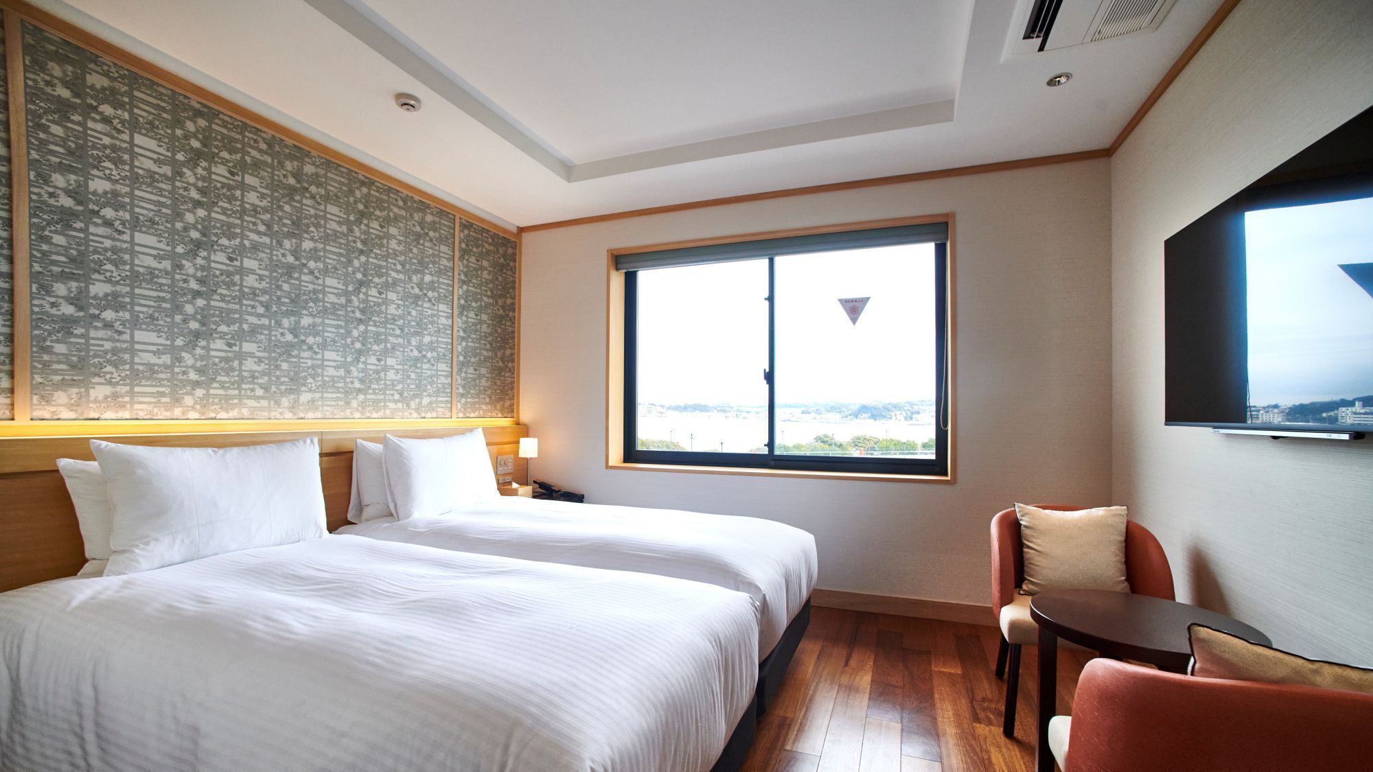 In-room safe, soundproofing, free WiFi