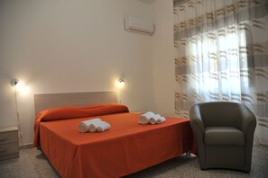 1 bedroom, iron/ironing board, WiFi, bed sheets - Your home away from home (Noto)