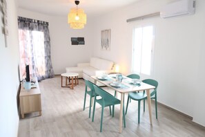 Dining - LA PLAYA apartment relax with the sound of the sea (Nerja)
