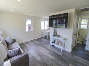 Smart TV - Hidden Hideaway in North Cape May Short Walk To Bay (2 Bedrooms/ 1 Bathroom) (North Cape May)