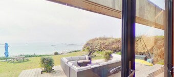 4 star architect villa with Pool, direct access to the beach 