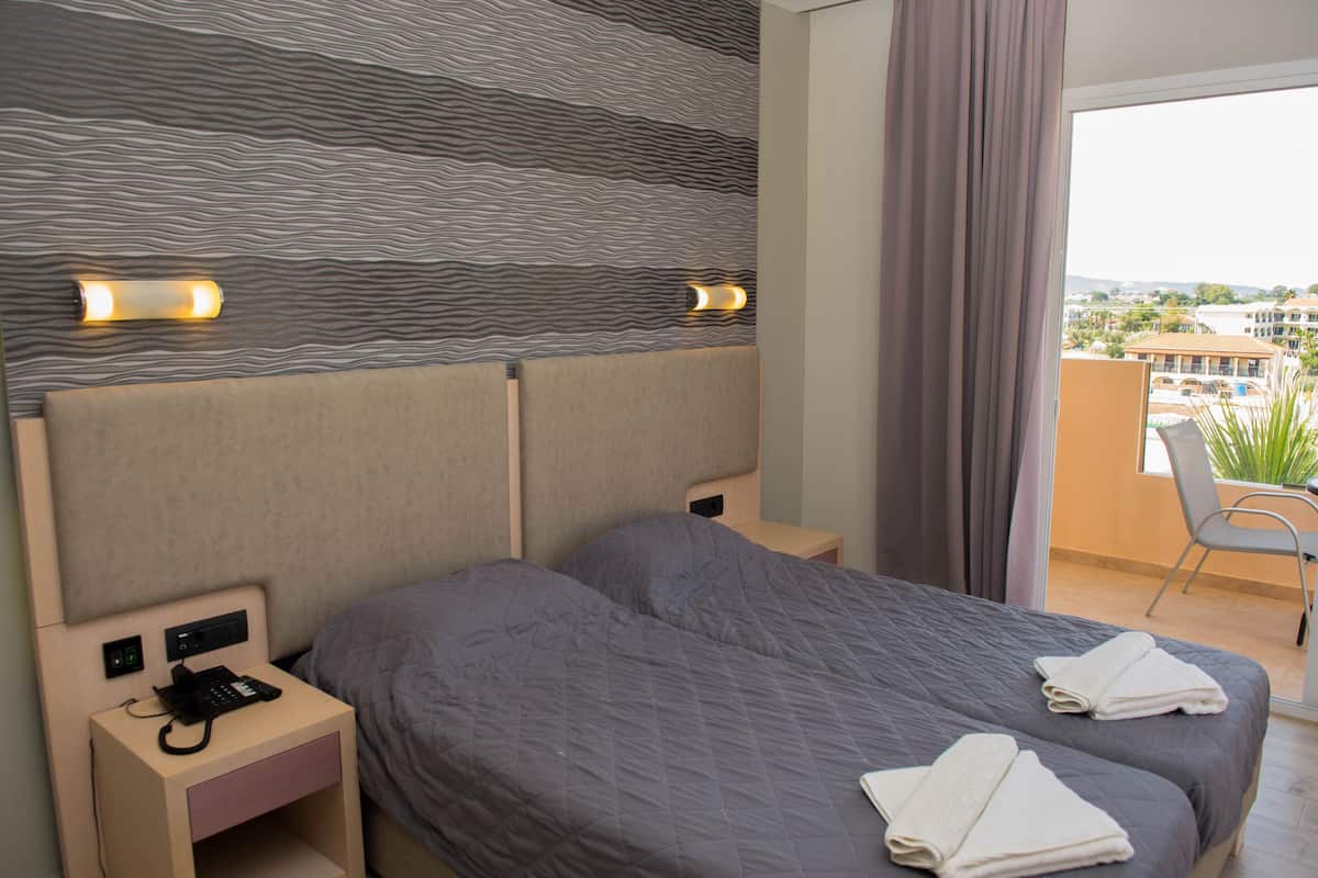 Luxury Double Room | Minibar, laptop workspace, soundproofing
