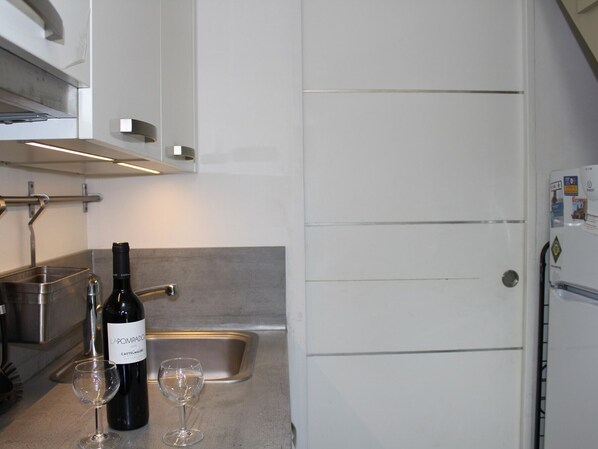 Geschirrspüler, Wasserkocher mit Kaffee-/Teezubehör