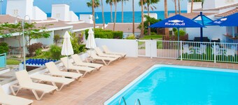 Bungalows Side Shore in the south of Gran Canaria, complex directly on the beach.