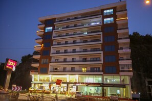 Front of property - Jalal VIP Suite Hotel (Trabzon)