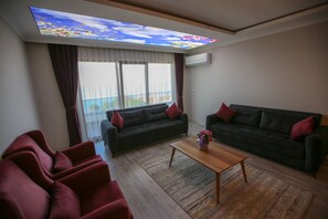 Apartamento família, 3 quartos | Área de estar