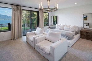 5 bedrooms, desk, iron/ironing board, free WiFi - Private, Luxury Waterfront | Titans Landing (Sagle)