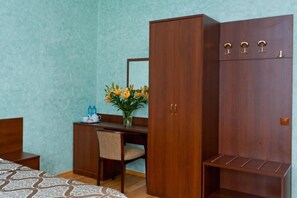 Comfort-Doppel- oder -Zweibettzimmer | Schreibtisch