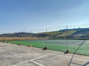 Sports court - Quaint Apartment in Cornwall With Swimming Pool (Newquay)