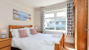 5 bedrooms, bed sheets - Holiday Home With Large Garden in the Pleasant Village of Abersoch (Pwllheli)