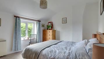 1 bedroom, bed sheets