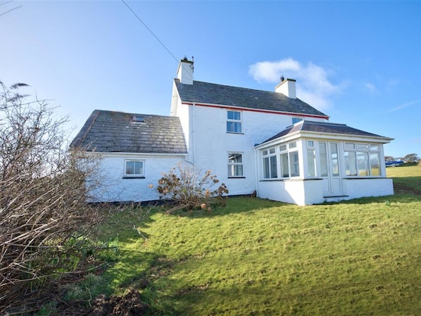 Exterior - Cozy House with Authentic Details near Sea (Pwllheli)