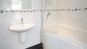 Bathroom - Cozy House with Authentic Details near Sea (Pwllheli)