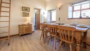 Dining - Traditional Farmhouse in Bwlchtocyn near Beach (Pwllheli)