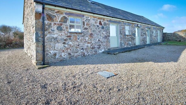 Exterior - Traditional Farmhouse in Bwlchtocyn near Beach (Pwllheli)