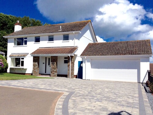 Modern Holiday Home Just Outside Brixham, Near Golf Course and sea