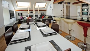 Dining - Modern Apartment in Llanbedrog Britain Near Beach (Pwllheli)
