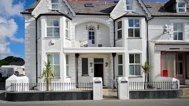 Exterior - Modern Apartment in Llanbedrog Britain Near Beach (Pwllheli)